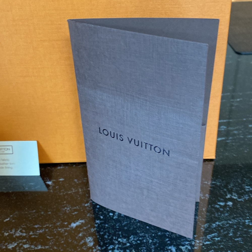 Louis Vuitton Signature Magnetic Box Set with LV Bow and LV Card Inserts - Picture 6 of 12